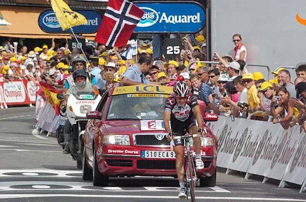 Carlos Sastre (CSC) finishes second