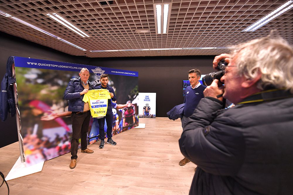 Fernando Gaviria poses with Alessandro Tegner and his Algarve leader's jersey from 2016