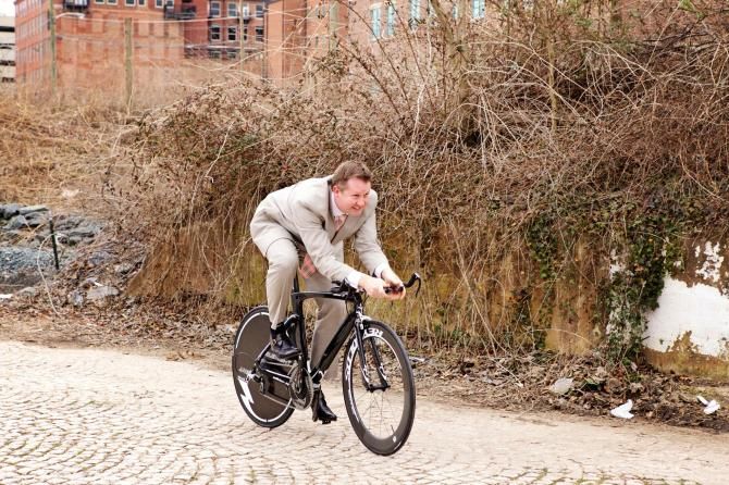 Team SmartStop p/b Mountain Khakis owner Jamie Bennett is dressed for success on one of his squad's time trial bikes.