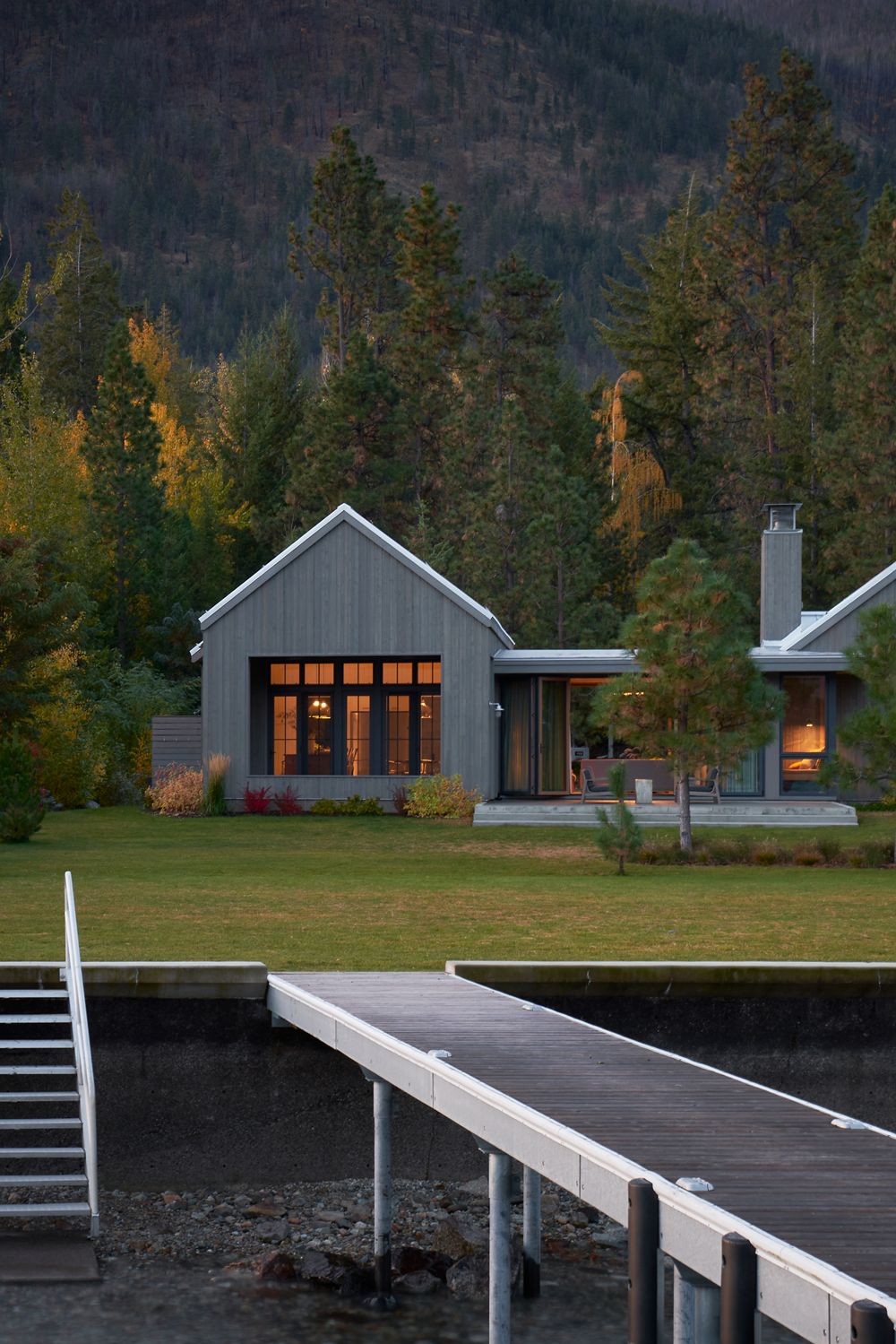 Explore A Stunning Modern Lakeside Cabin In Washington