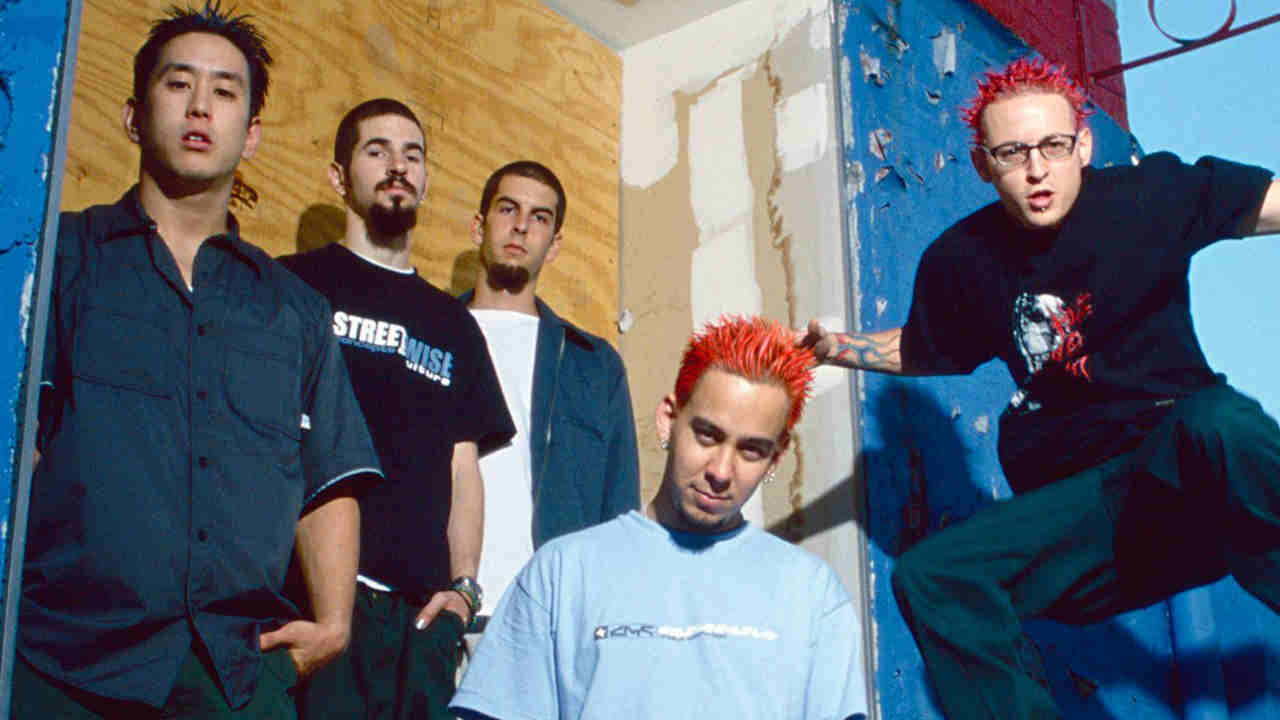 Linkin Park posing for a photograph in 2000