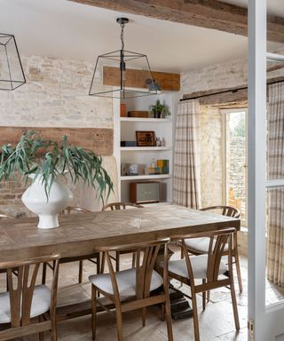 Country dining room by Lauren Gilberthorpe Interiors