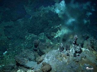 deep-sea-hydrothermal-vents-chimneys-101007-02