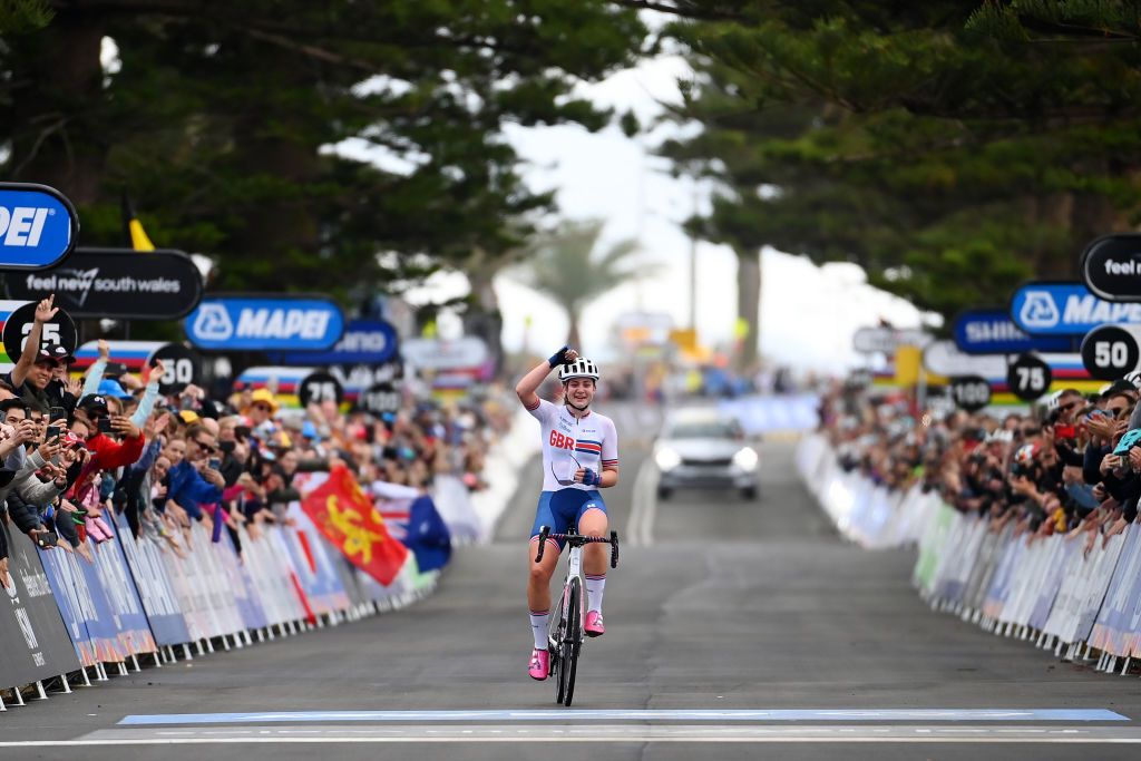 WOLLONGONG AUSTRALIA SEPTEMBER 24 Zoe Backstedt of United Kingdom celebrates winning during the 95th UCI Road World Championships 2022 Women Junior Road Race a 672km one day race from Helensburgh to Wollongong Wollongong2022 on September 24 2022 in Wollongong Australia Photo by Tim de WaeleGetty Images