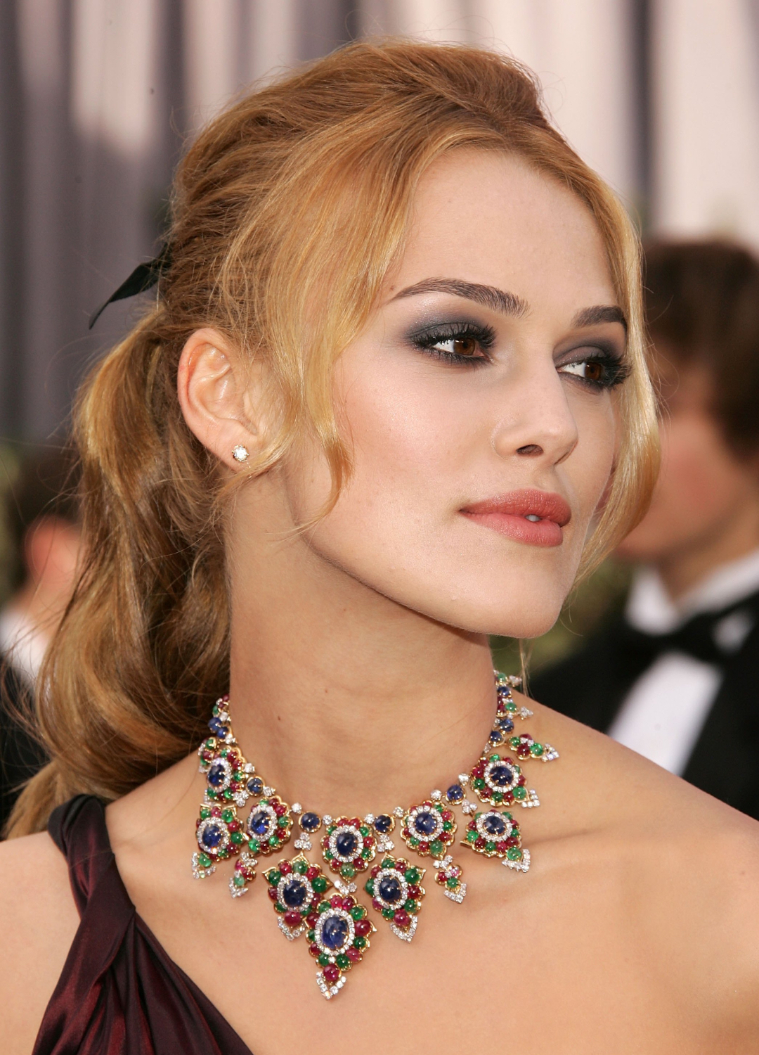 Keira Knightley arrives at the 78th Annual Academy Awards at the Kodak Theatre on March 5, 2006 in Hollywood, California