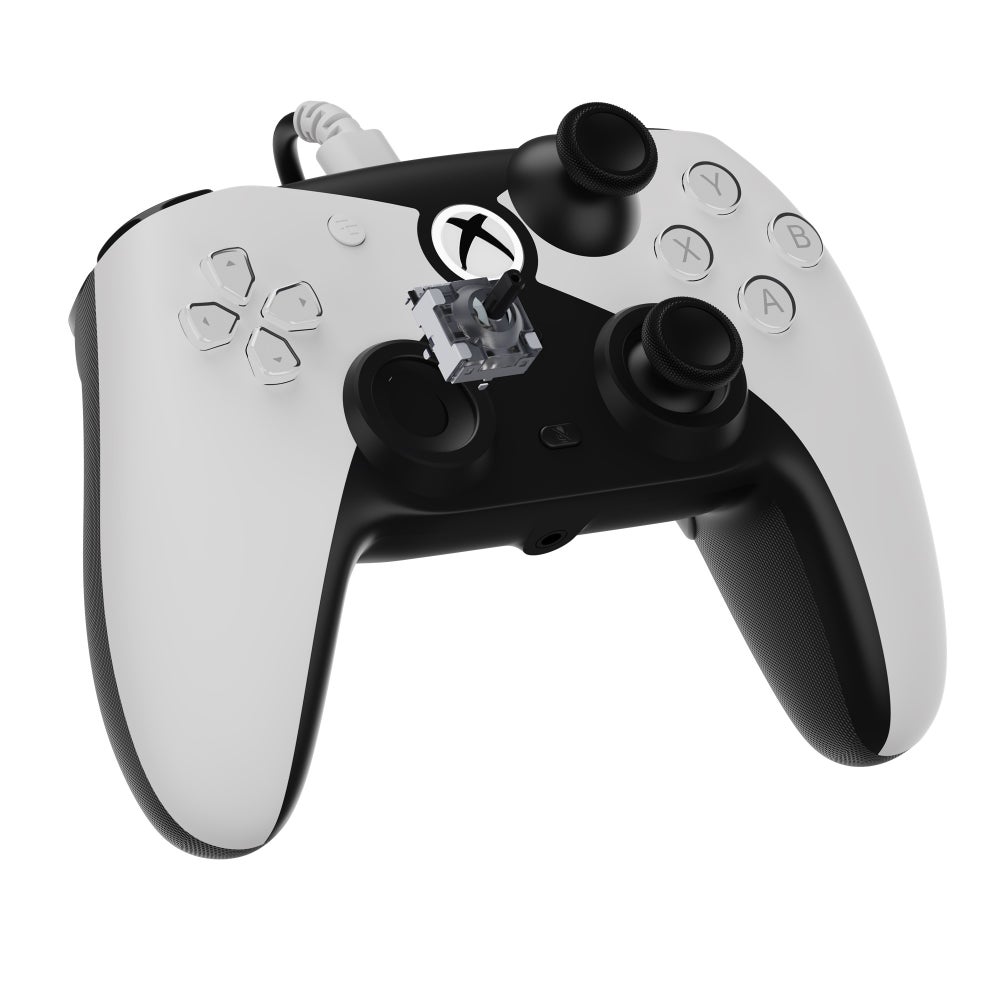 Hyperkin announces Xbox 'Competitor' controller modeled after PS5 ...