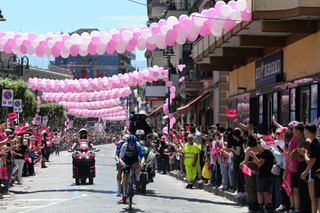 Simon Clarke and Quinten Hermans attack stage 10 of the Giro d'Italia