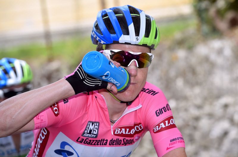 Simon Clarke drinks from his bidon