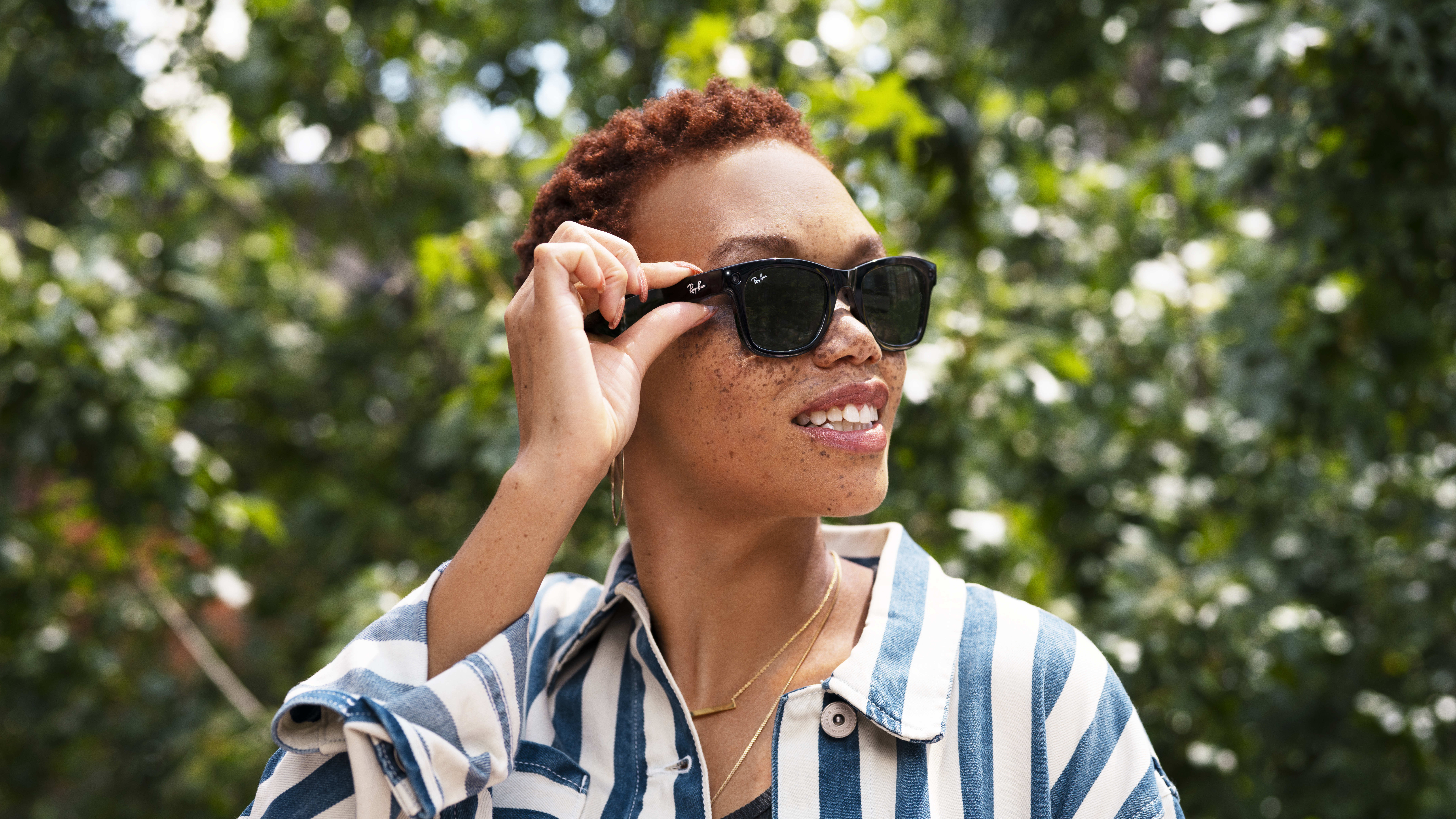 model wearing facebook smart glasses outdoors