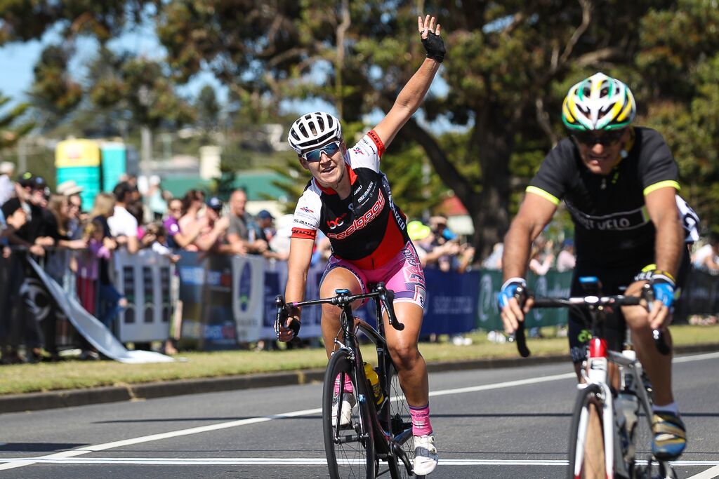 Lauretta Hanson wins the women's edition of the race