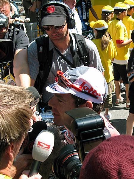 Cadel Evans (Predictor-Lotto) mobbed at the start.