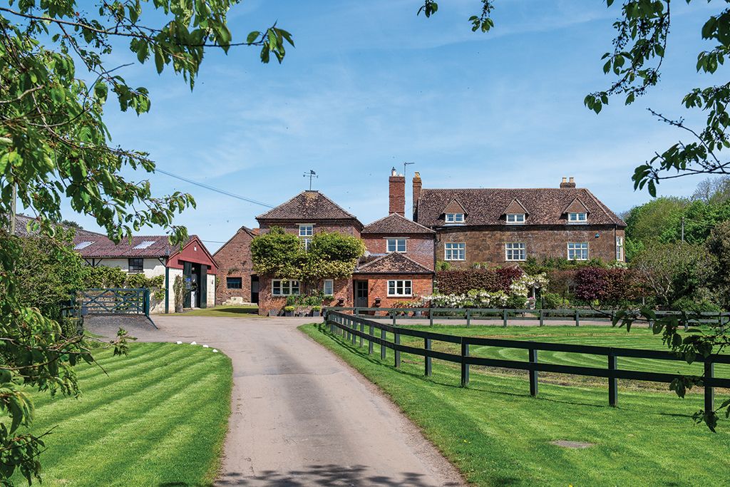 Cropredy Lawn, Cropredy, Banbury, Oxfordshire.