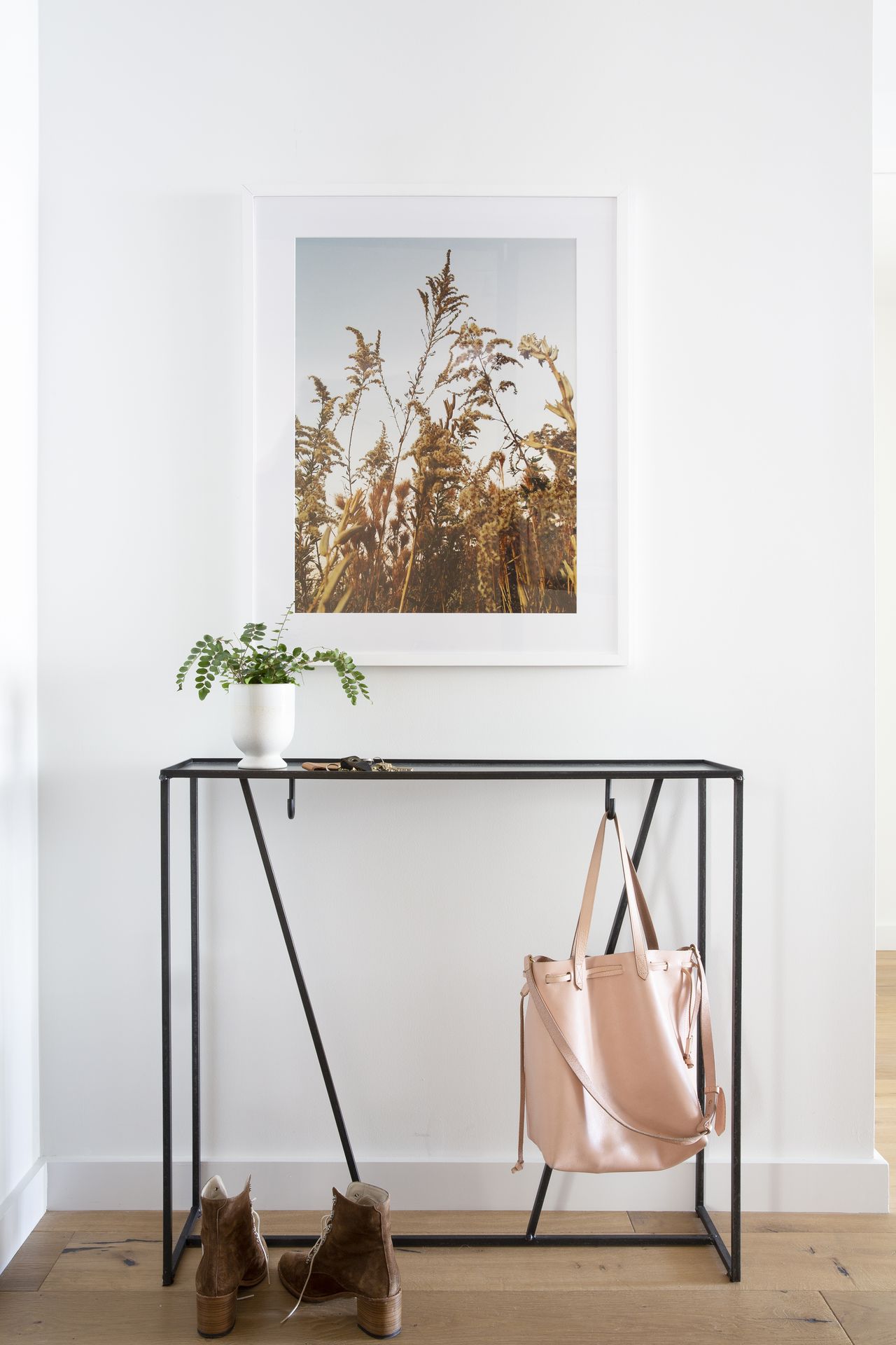 How to decorate an awkward entryway? Livingetc