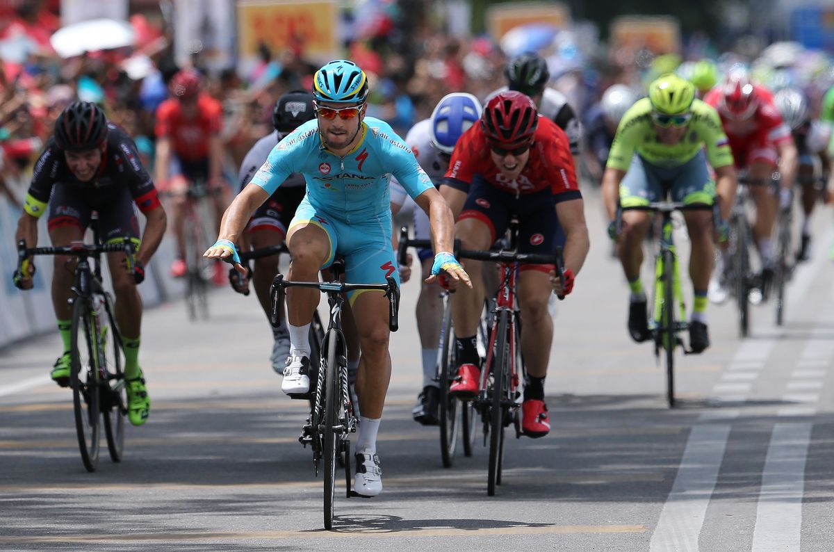 Brenton Jones (Drapac) lunges for the line as Andrea Guardini takes the win