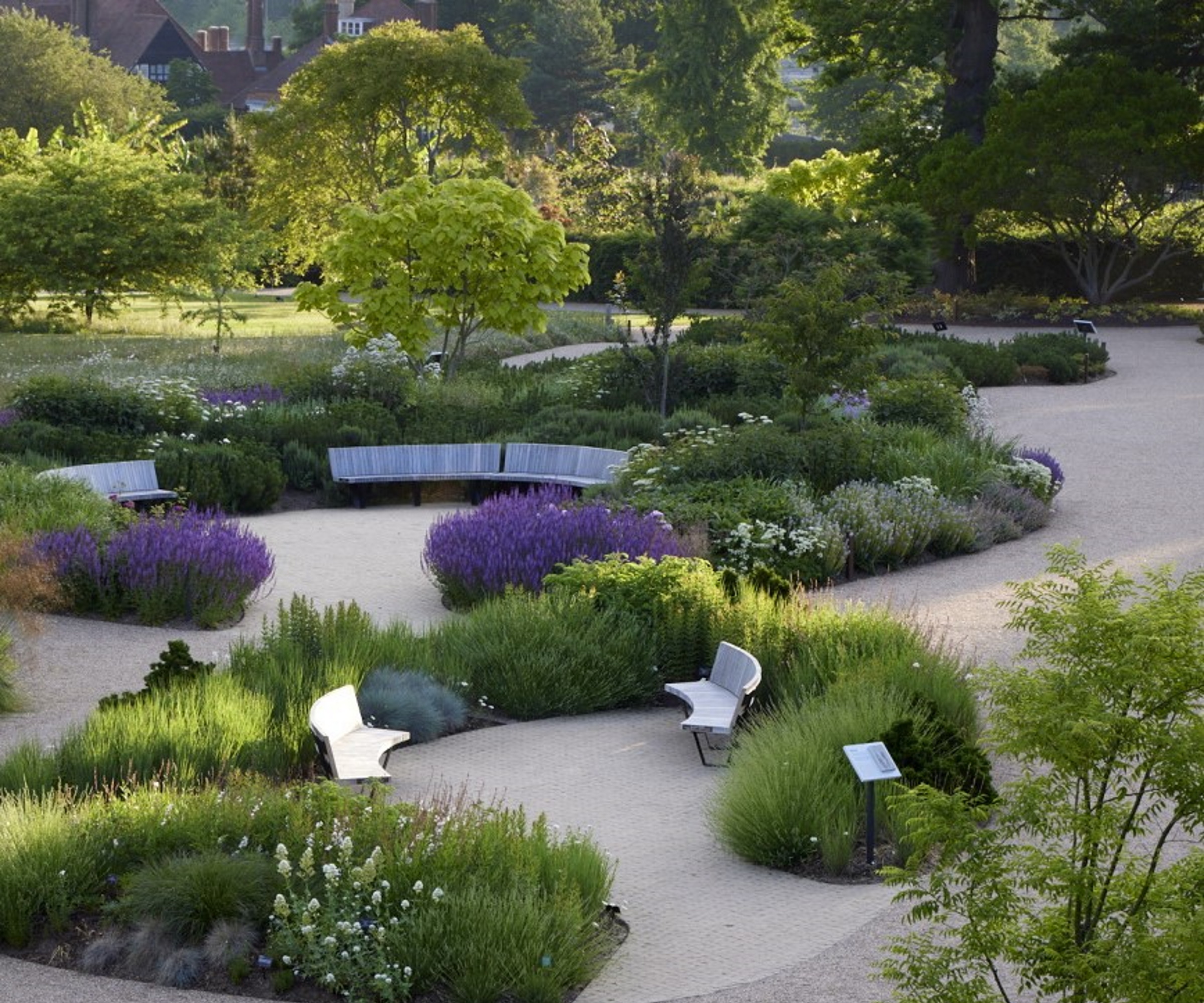 Garden design with curved beds by Matt Keightley MSGD