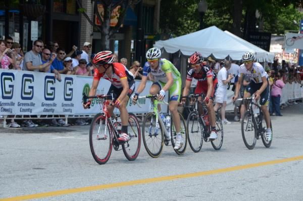 George Hincapie (BMC) bridged up to the break on the first of the finishing circuits.