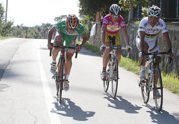 Emanuele Sella (CSF Group) launches his attack to bridge to the leaders.