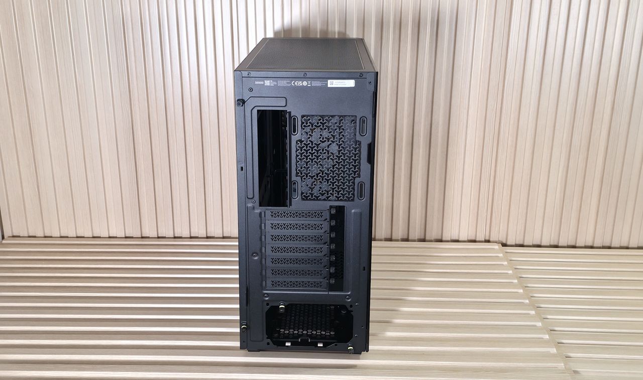 Corsair 3200D RS - Outside