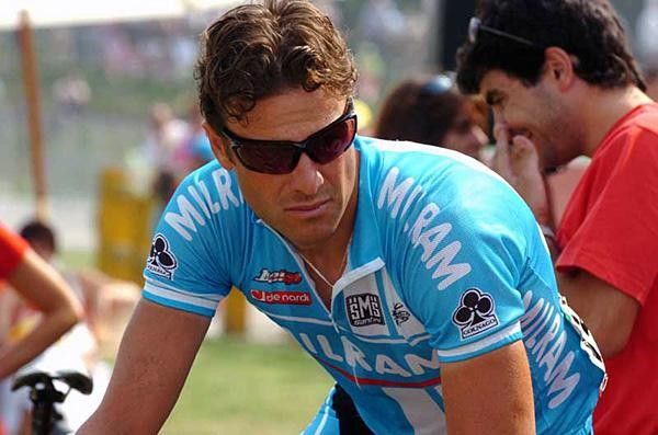 Alessandro Petacchi (Milram) gets ready