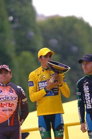 Contador receives the trophy for the Tour winner