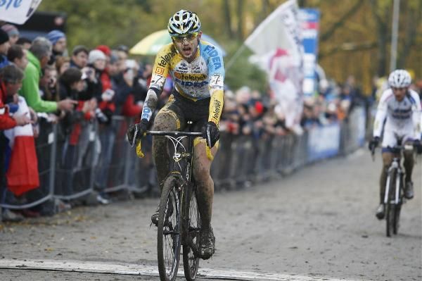 Rob Peeters (Telenet-Fidea) came across in third but was disqualified for a pit mishap