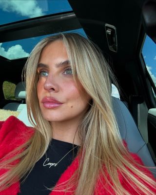 Joanna Murray car selfie with glossy lips