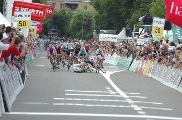 Tour de Suisse stage four finish crash sequence #1
