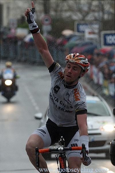 Florian Vachon (Bretagne - Schuller) takes the win in the Classic Loire.