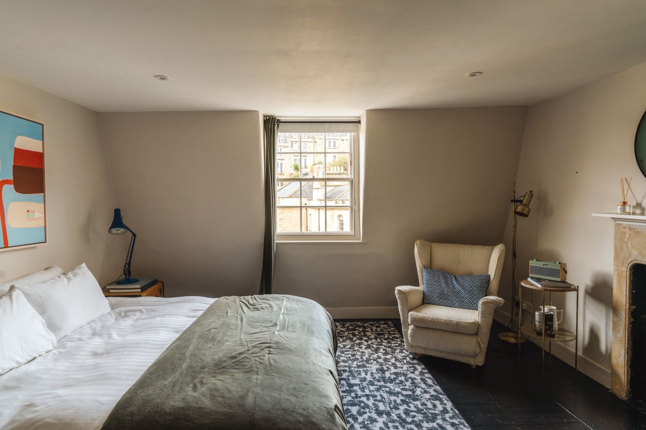 Photographs of the exterior and interior of 12 The Paragon in Bath