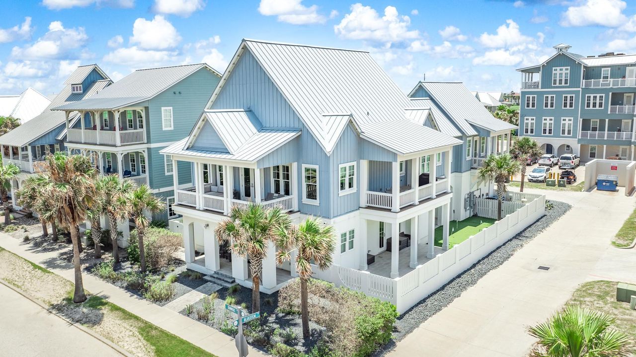 Listing images from a home in Port Aransas, Texas.