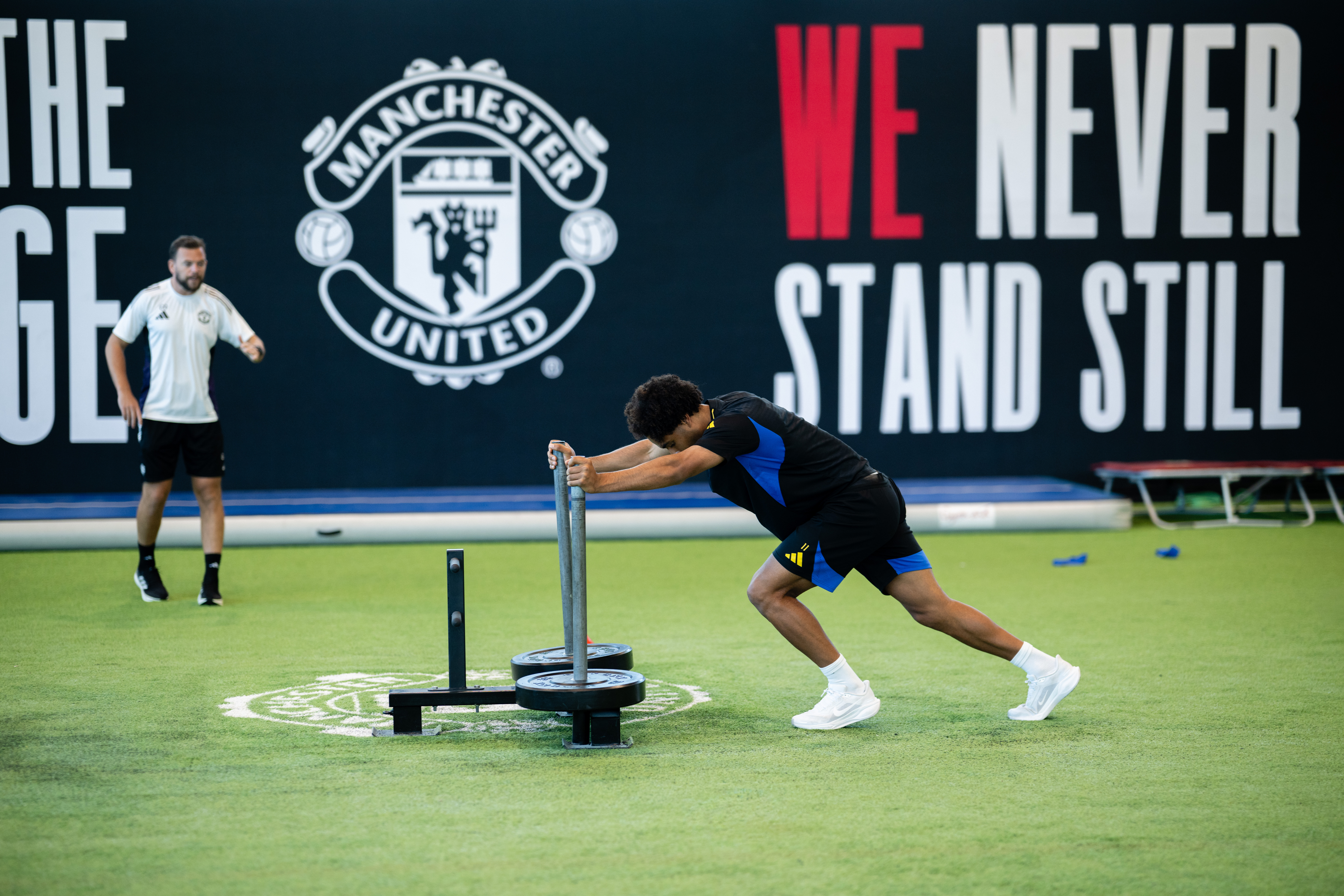 MANCHESTER, ENGLAND - SEPTEMBER 23: (EXCLUSIVE COVERAGE) Joshua Zirkzee of Manchester United in action during a first team training session at Carrington Training Ground on September 23, 2025 in Manchester, England. (Photo by Ash Donelon/Manchester United via Getty Images)