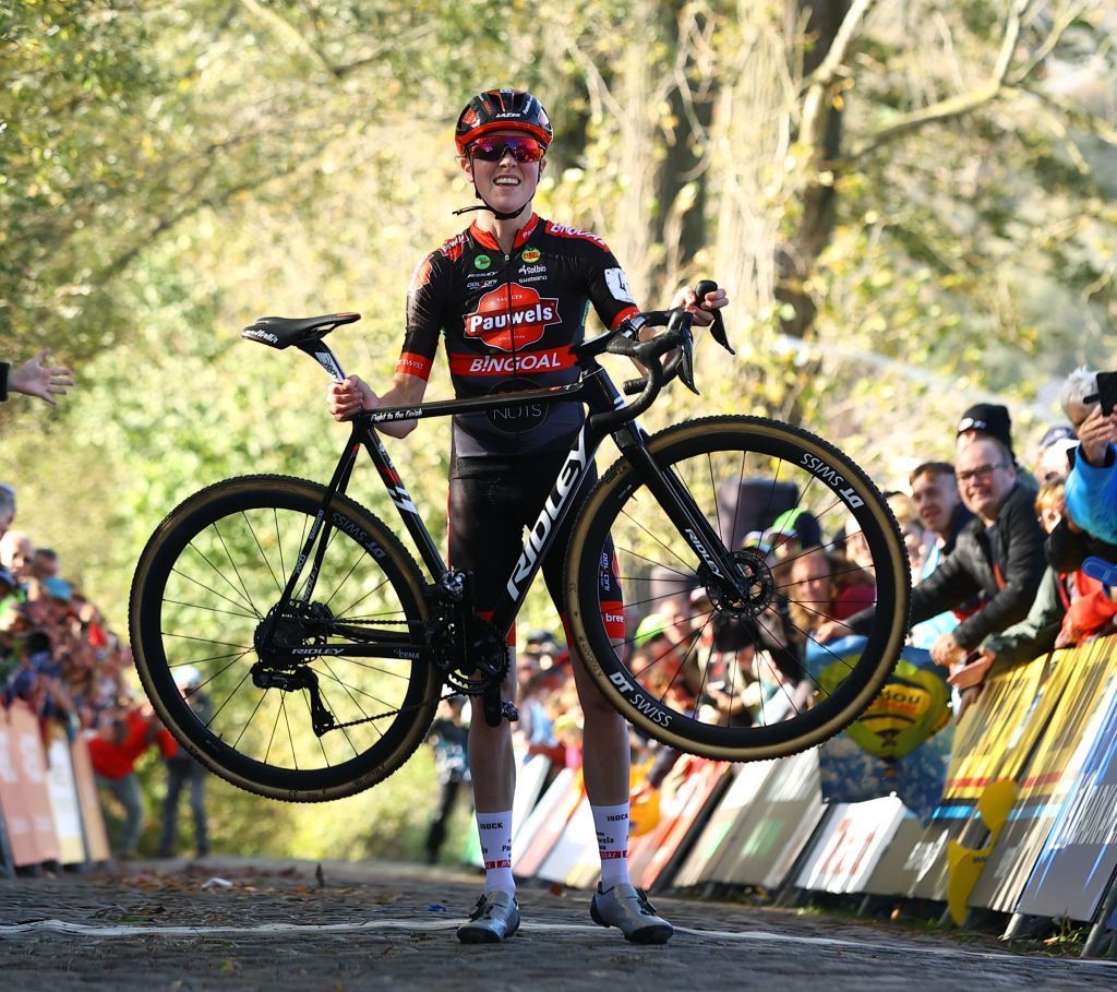 Fem van Empel (Bingoal-Pauwels Sauces) wins the Koppenbergcross 2022