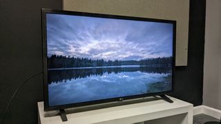 LG 32LQ6300 with lake on screen