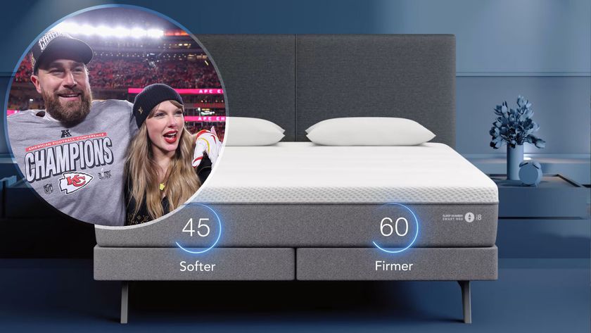 The image shows the Sleep Number i8 smart mattress in a neutral bedroom, overlaid with an inset image of Travis Kelce and Taylor Swift at the 2024 Super Bowl