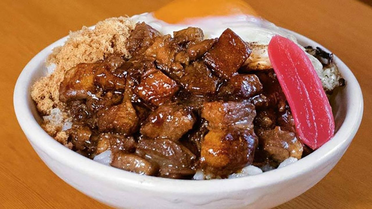 Lu rou fan is a national dish of Taiwan 