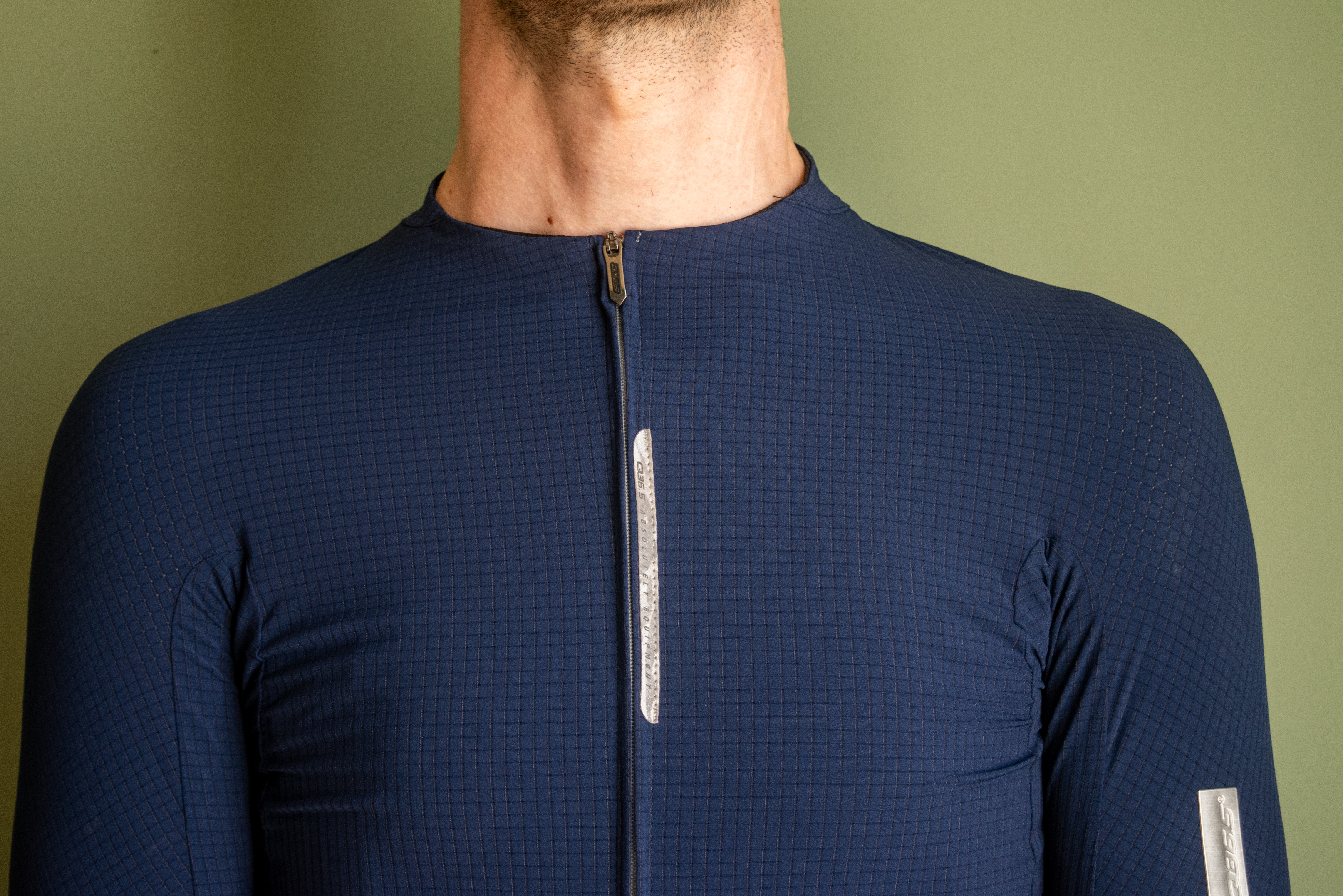 A wearing a blue Q36.5 Dottore Pro jersey