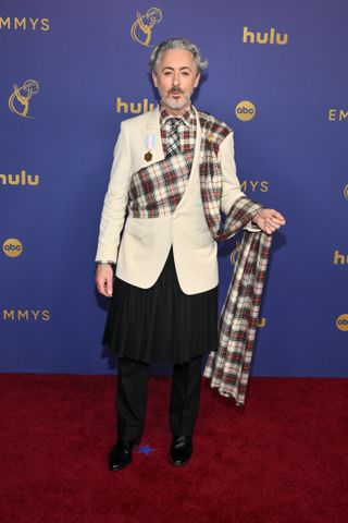 Alan Cumming wears a scottish kilt to the 2024 emmys