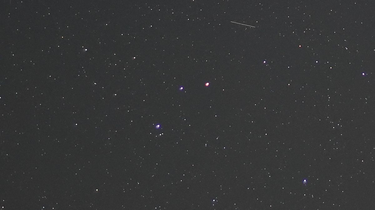 Orange star Pi Herculis next to Rho Herculis, as imaged by the Canon EOS R6 III.