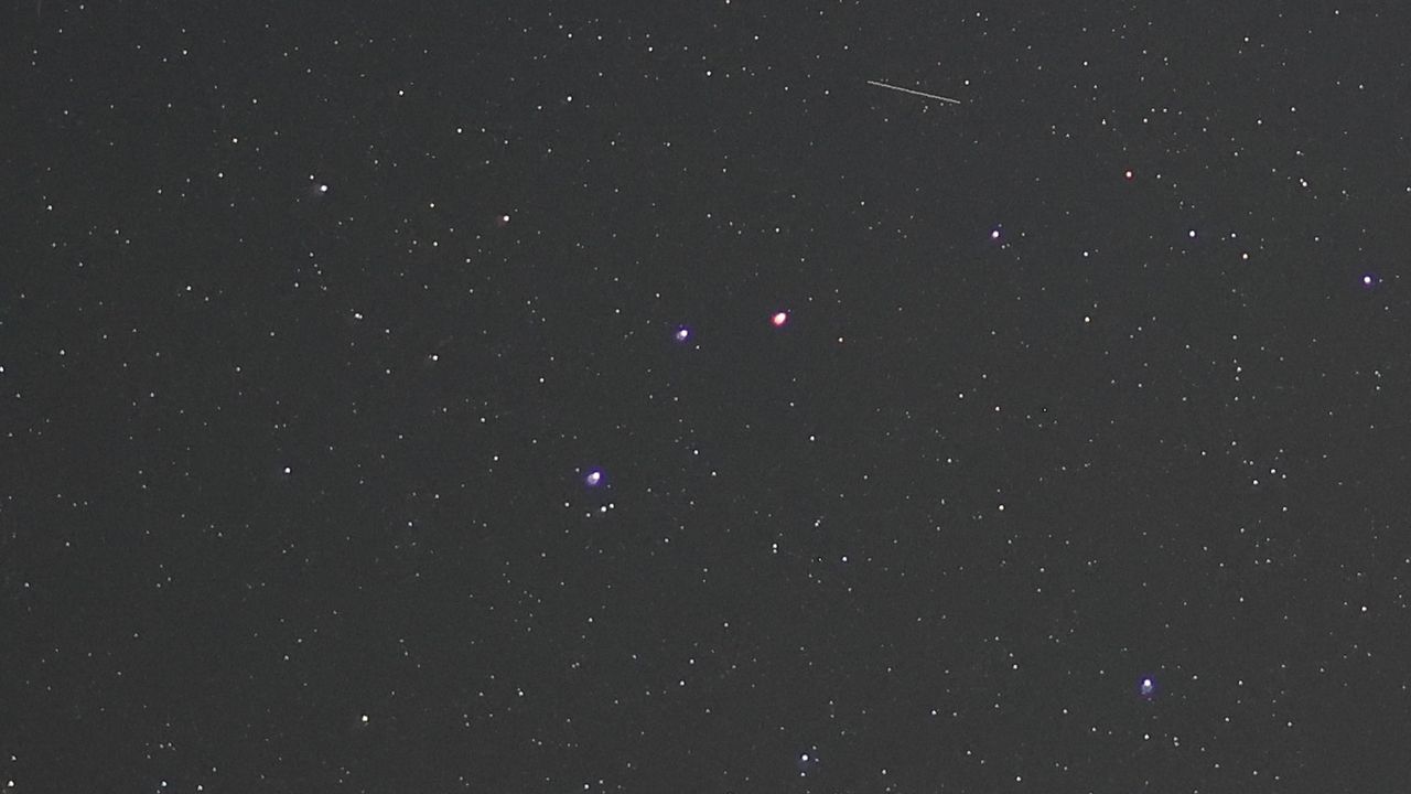 Orange star Pi Herculis next to Rho Herculis, as imaged by the Canon EOS R6 III.