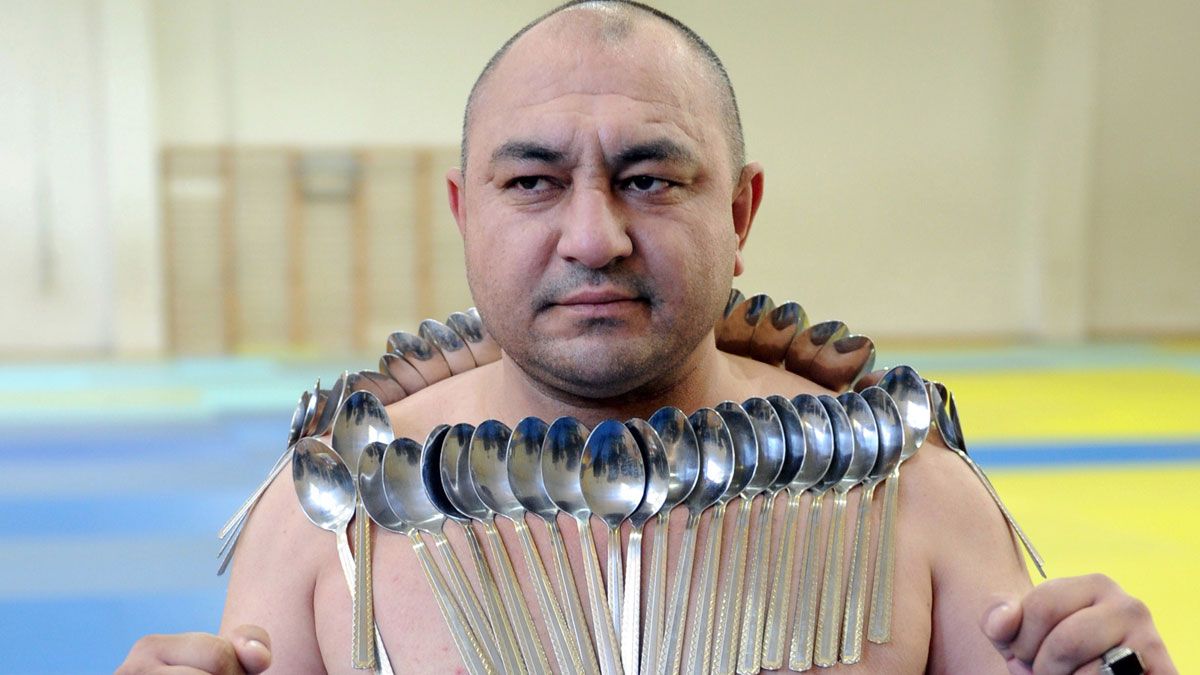 The most spoons on a human body