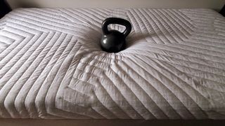 Casper Wave Hybrid Snow review: 56lb kettlebell placed in the centre of the mattress