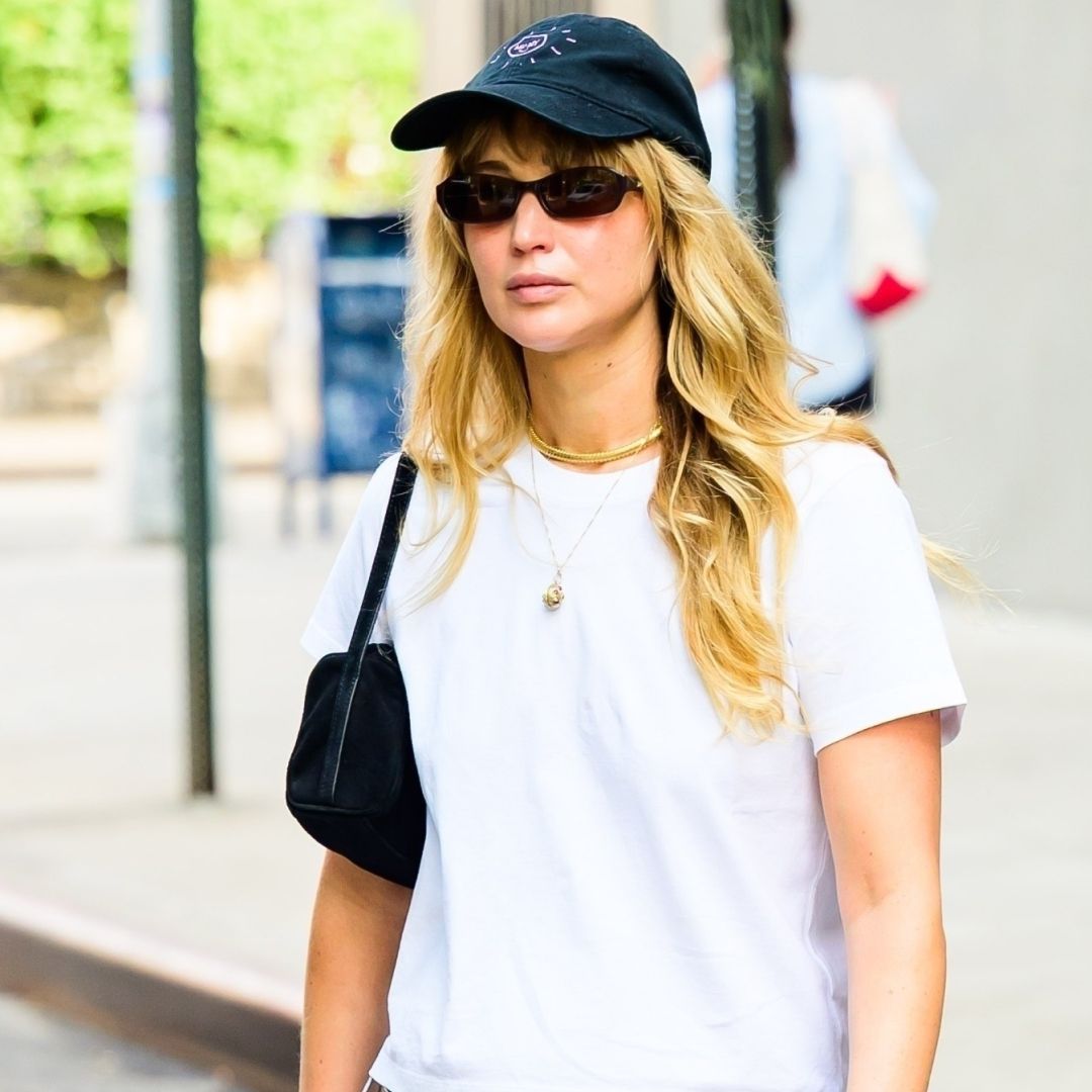 Jennifer Lawrence wore the toe ring sandal trend with low-rise jeans and a white T-shirt in NYC