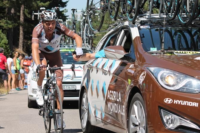 Rinaldo Nocentini (Ag2r), getting a little assistance from his car