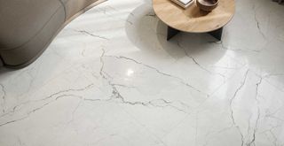 Marble large scales floor tiles in a living room to show key flooring trends 2023