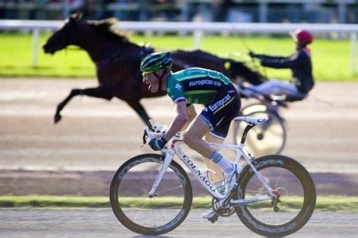 Thomas Voeckler (Europcar) races Othello Bourbon.