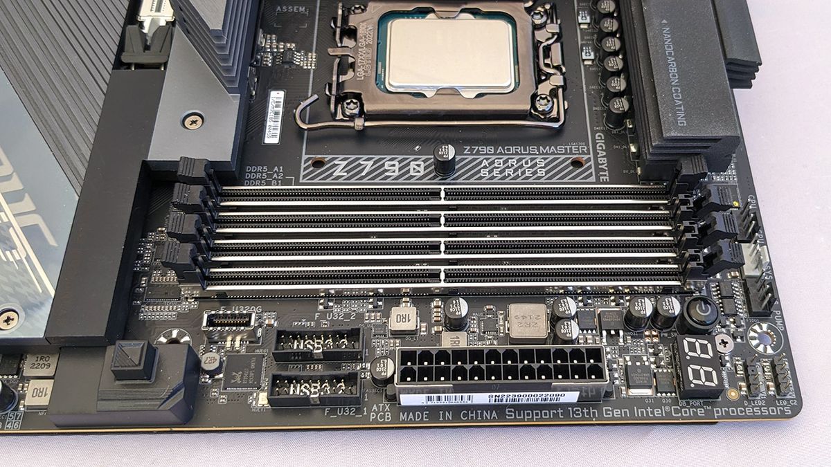 Gigabyte Z790 Aorus Master memory slot area