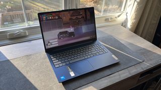 Lenovo IdeaPad Slim 3 15IRU9 angled