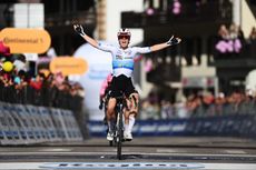 Demi Vollering wins stage 5 Giro d'Italia Women 2026