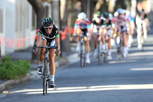 Jessie Maclean (GreenEDGE-AIS) goes off the front.