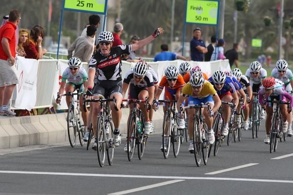 Kirsten Wild (Cervelo Test Team) takes the final stage and the overall victory despite a spirited sprint by Giorgia Bronzini (Italy) to defend the overall classification